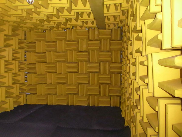 組建家庭影院時如何選擇音響?家庭影院組建過程中，每個部分都要精挑細選，最重要的是要能配合的天衣無縫，這樣才能達到最佳狀態，那么在組建家庭影院中如何選擇音響呢?